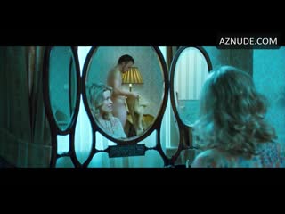 actor heath ledger naked in the mirror - in the movie i'm not there